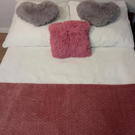 Pastelowy 40 Metrow Z Widokiem Na Ogrod