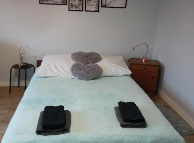 アパート Pastelowy 40 Metrow Z Widokiem Na Ogrod グダニスク